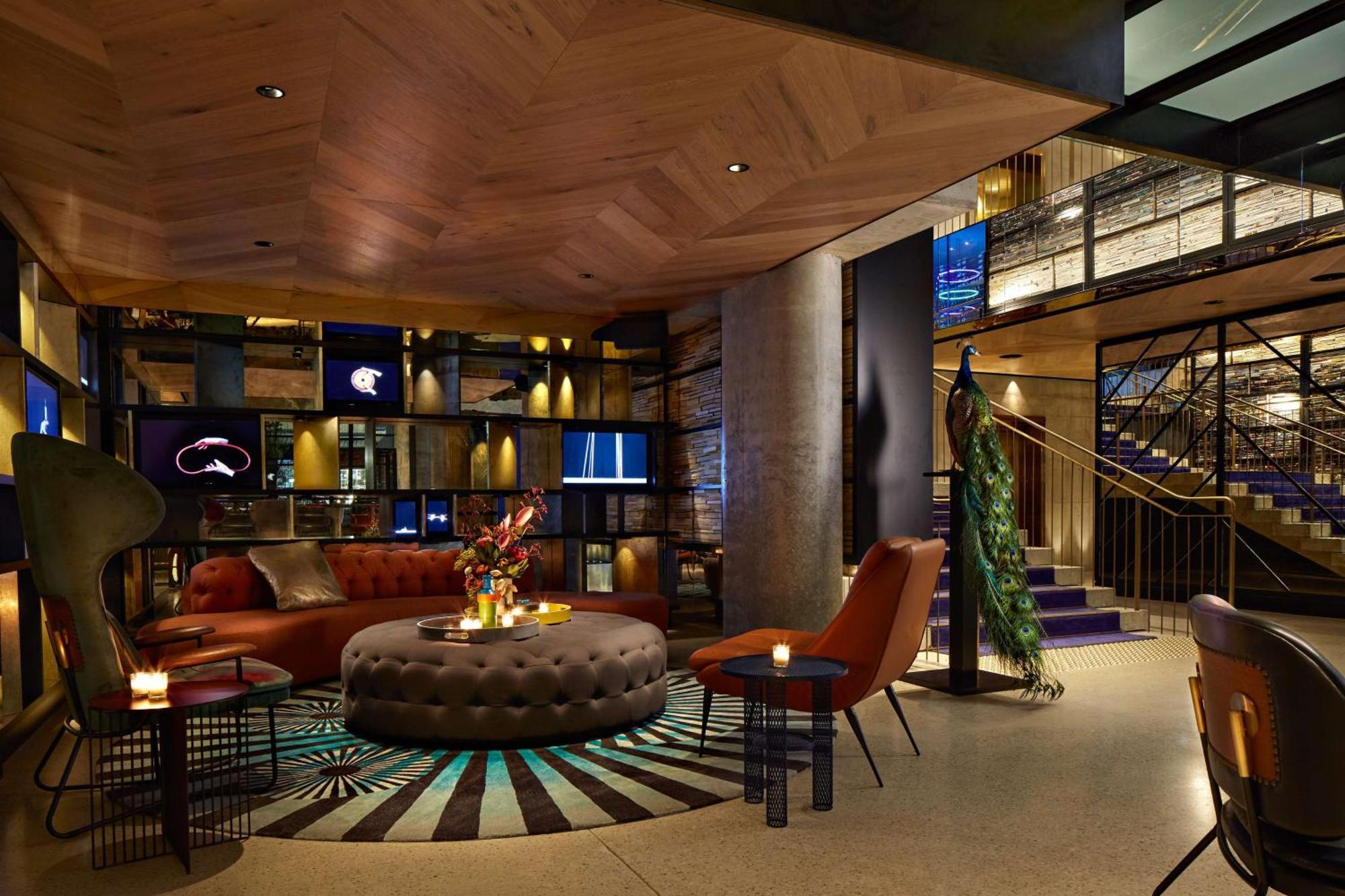 Qt Melbourne Exterior foto The lobby of the hotel